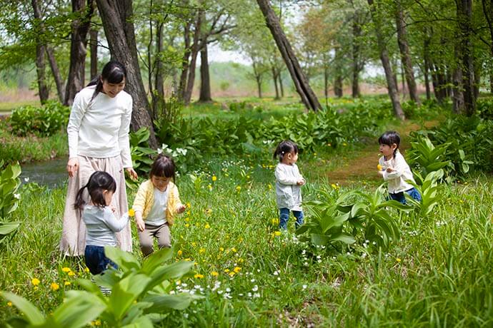 子どもたちは自然から人生を学ぶ。「自然体験保育」の狙いとそこにある