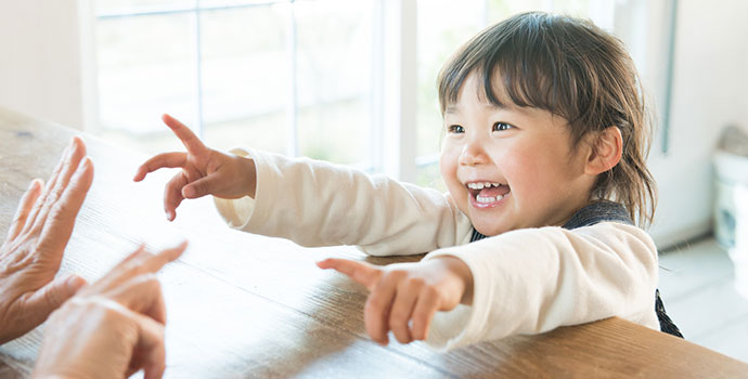 音楽教育 保育現場で子どもに触れさせるべき歌とは 子どもが歌うことを前提につくられた歌 高崎健康福祉大学教授 岡本拡子 保育士を応援する情報サイト 保育と暮らしをすこやかに ほいくらし