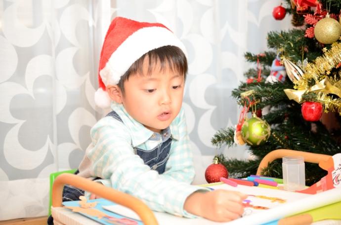 乳児 幼児向け クリスマスシーズンに楽しめる製作アイデア5選 保育士を応援する情報サイト 保育と暮らしをすこやかに ほいくらし