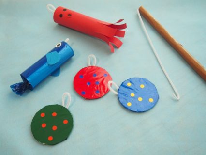 【乳児】梅雨時期の室内遊びを盛り上げる！簡単手作りおもちゃ3選
