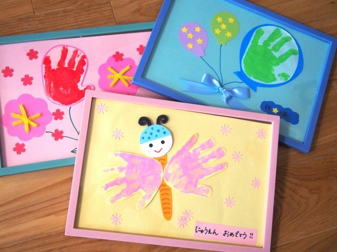 0歳児保育園の入園記念に！かわいい手形アートのアイディア   保育士