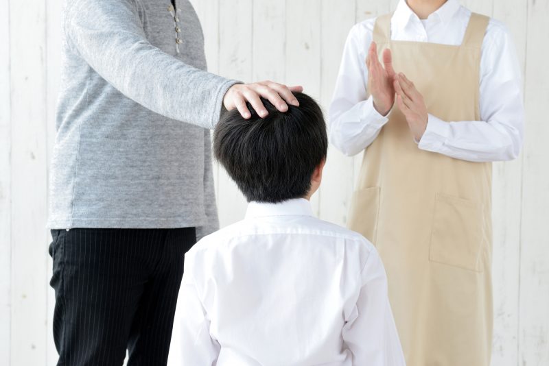 「ほめて育てる」には大きな弱点がある!?心理学博士・榎本博明さんに聞く、子どもをダメにしないほめ方・叱り方